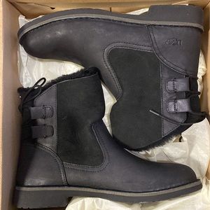 Black ugg boots.  So cute and warm!! Size 10.
